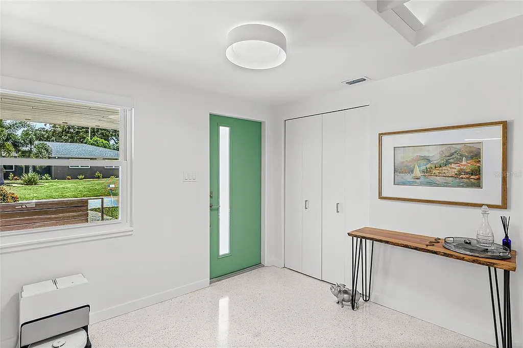 3 bed, 2.0 bath, 1388 sqft, $6,500 — Photo 4