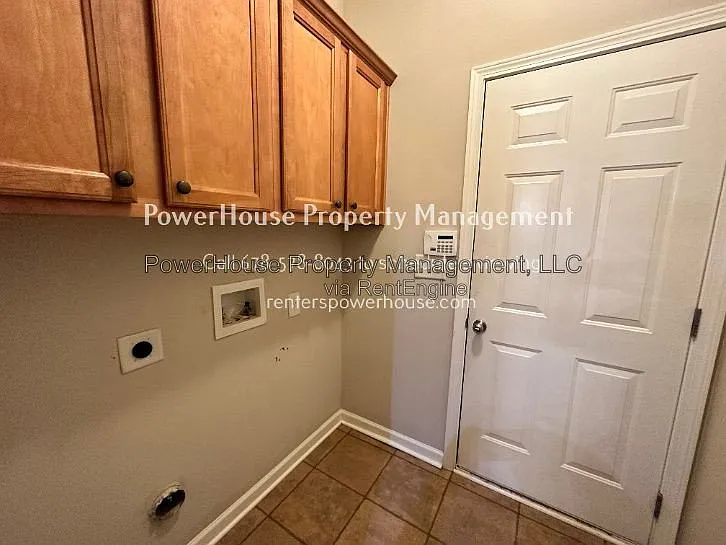 4 bed, 2.5 bath, 1975 sqft, $2,295 — Photo 3