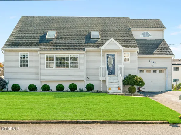 1521 Neptune Avenue, Beachwood, NJ 08722