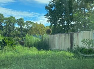 105 Dolphin Rd, Mary Esther, FL 32569