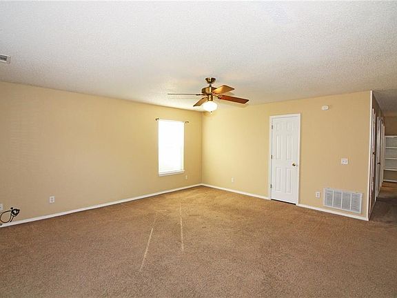 5th image of 306 Parkcrest Dr