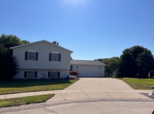 48 Kirkwood Dr, Clinton, IL 61727