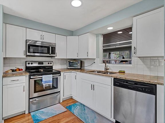 3rd image of 401 LEACH STREET