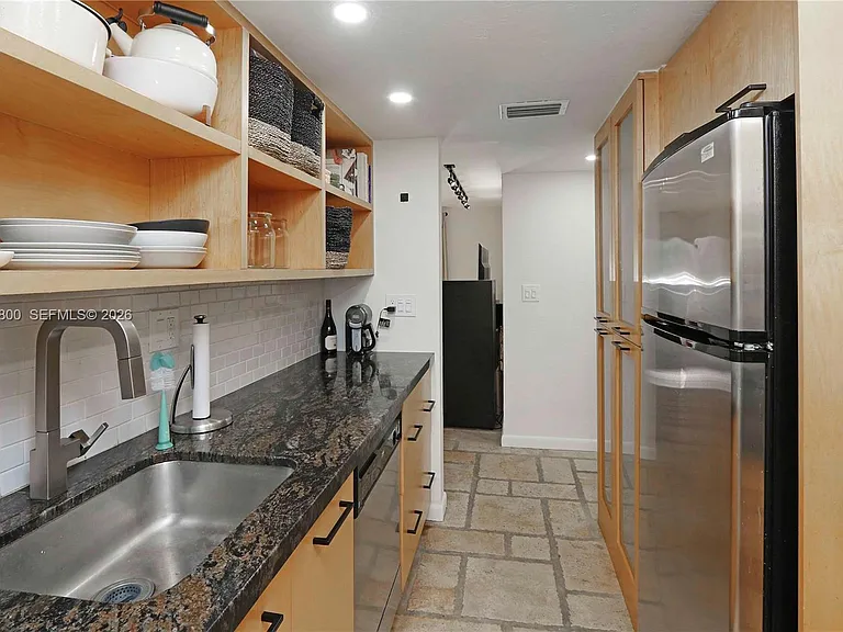 9394 SW 77th Ave #F4 — Photo 8