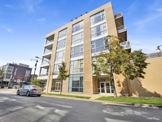 1550 W Cornelia Ave APT 403, Chicago, IL 60657