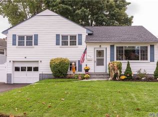 3728 Regent Ln, Wantagh, NY 11793