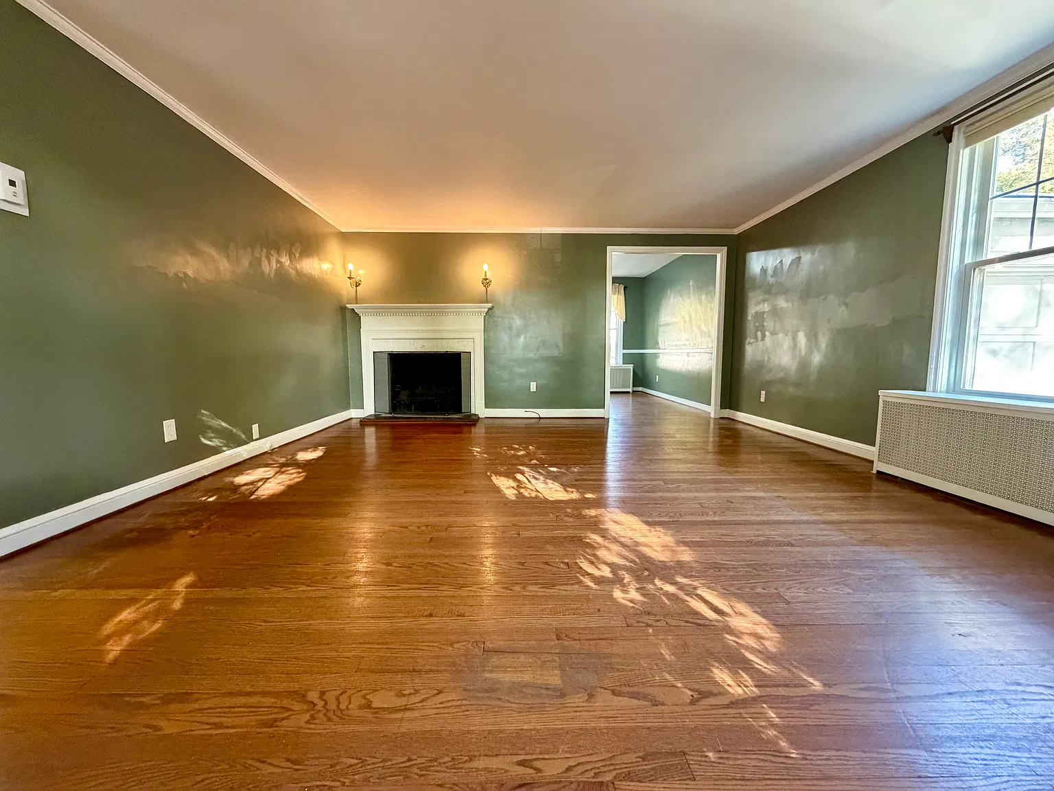 3 bed, 1.5 bath, 1920 sqft, $3,300 — Photo 3