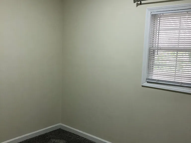 4710 N Elmwood Ave — Photo 6