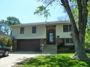 709 Larsen Avenue, Streamwood, IL 60107