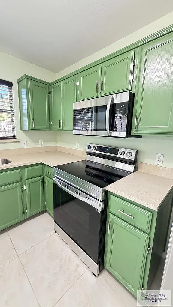 3 bed, 2.0 bath, 1242 sqft, $1,700 — Photo 2