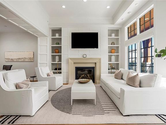 5th image of 4522 Summit St #B