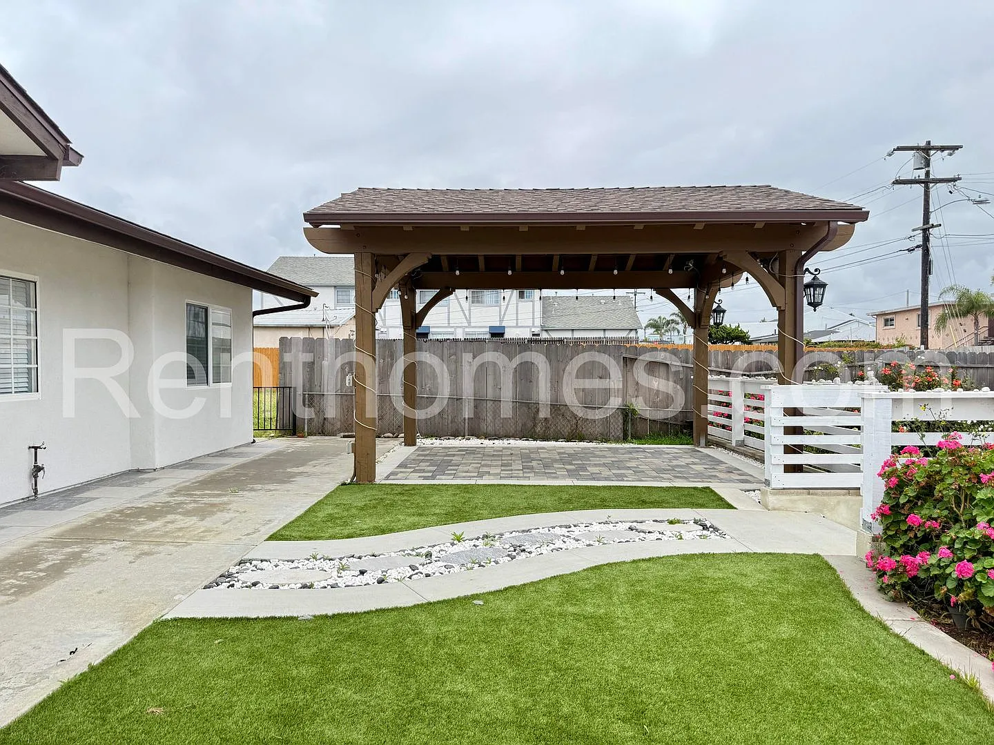 Oceanside, 1410 Shoshone St, Ocean Views, Faux Wood LVP Floors, Quartz Counters. — Photo 2
