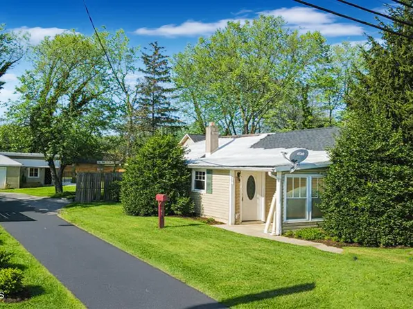 244 Overbrook Avenue, Oakhurst, NJ 07755