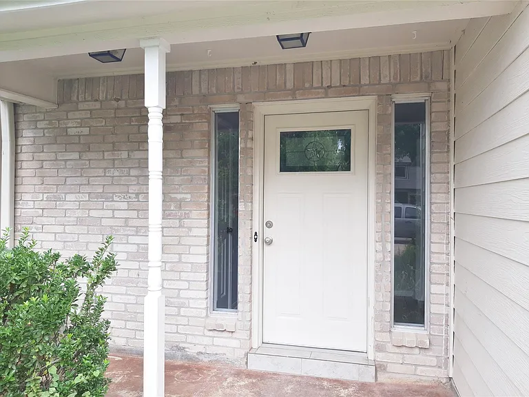 1706 Calveryman Ln — Photo 2