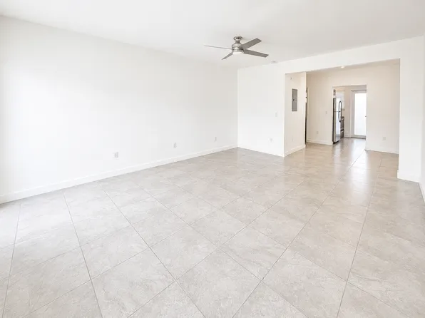 610 74th St, Miami Beach, FL 33141