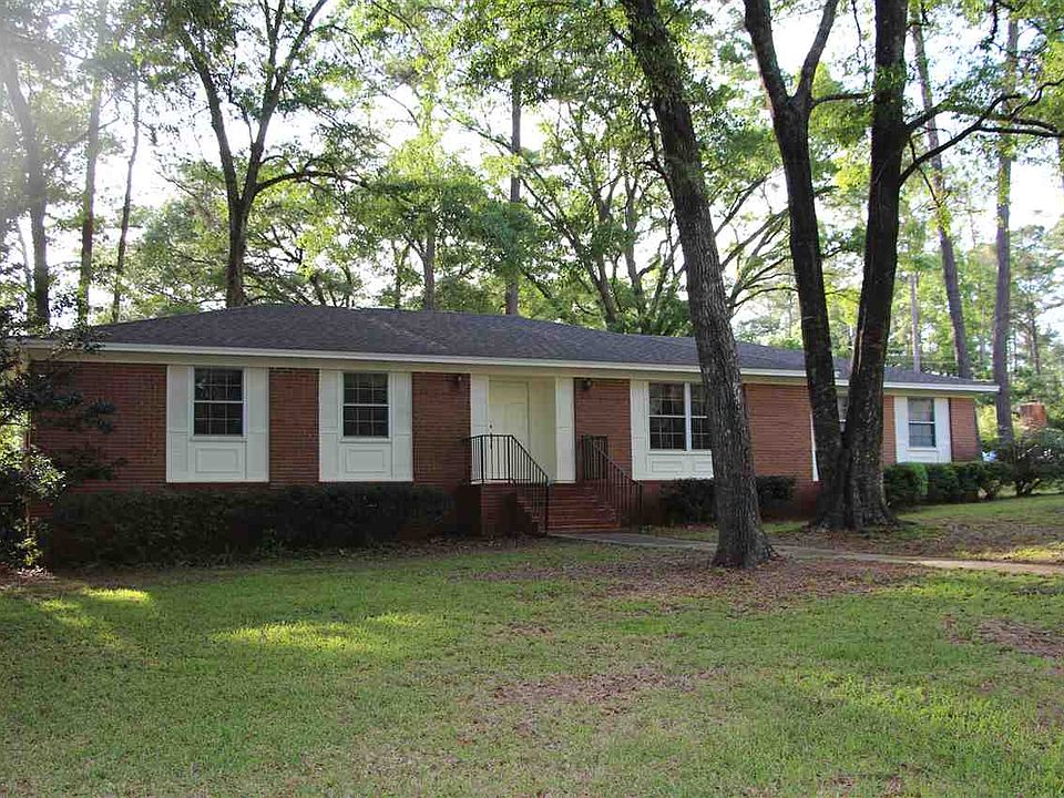 1st image of 2810 Sweetbriar Dr