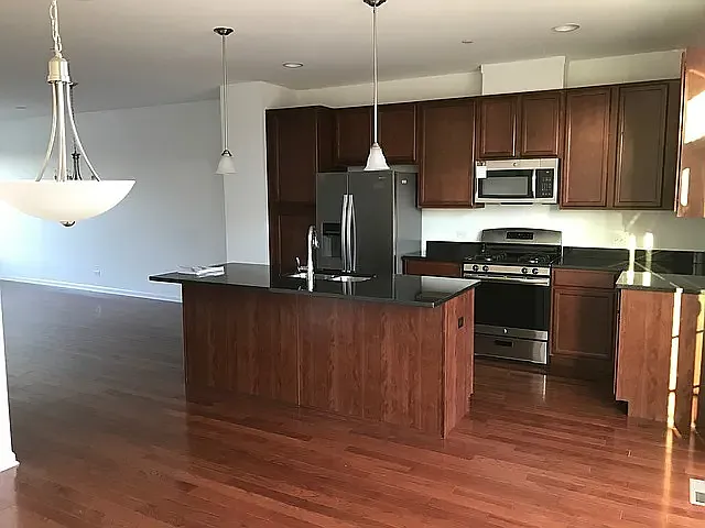 1245 Danforth Ct — Photo 2