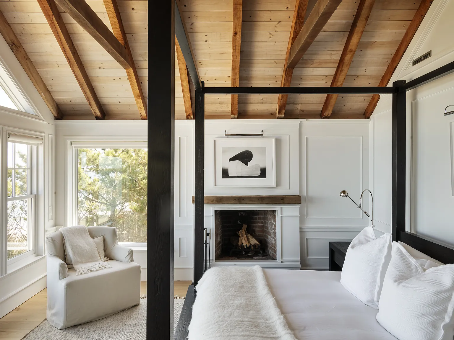 Spectacular Amagansett Waterfront - Designer Home w/Private Beach — Photo 3