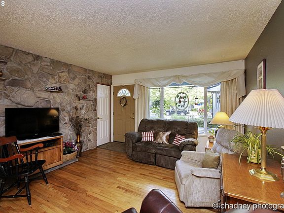 4th image of 17904 SE Clay St