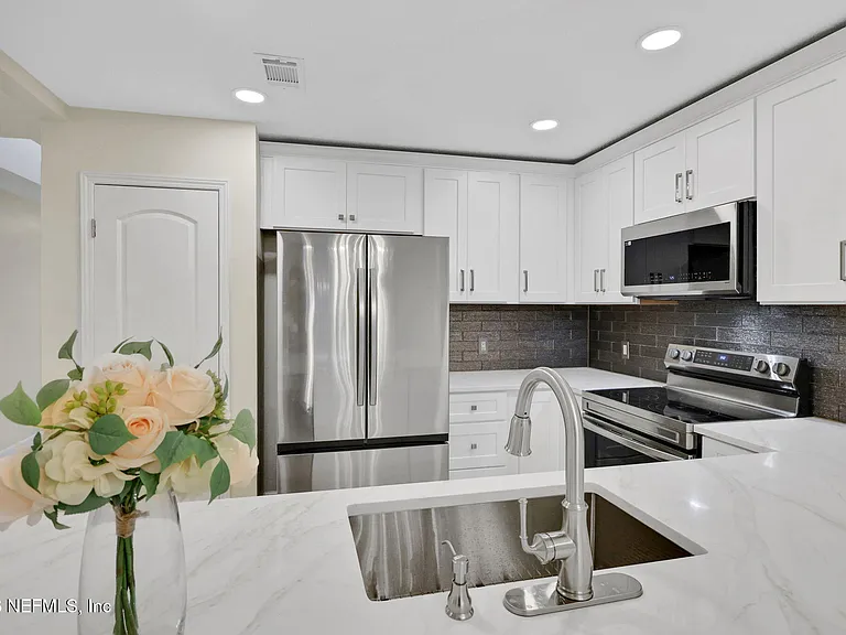 181 Aruba Ln — Photo 14