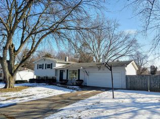 625 Charleston Rd, Lansing, MI 48917