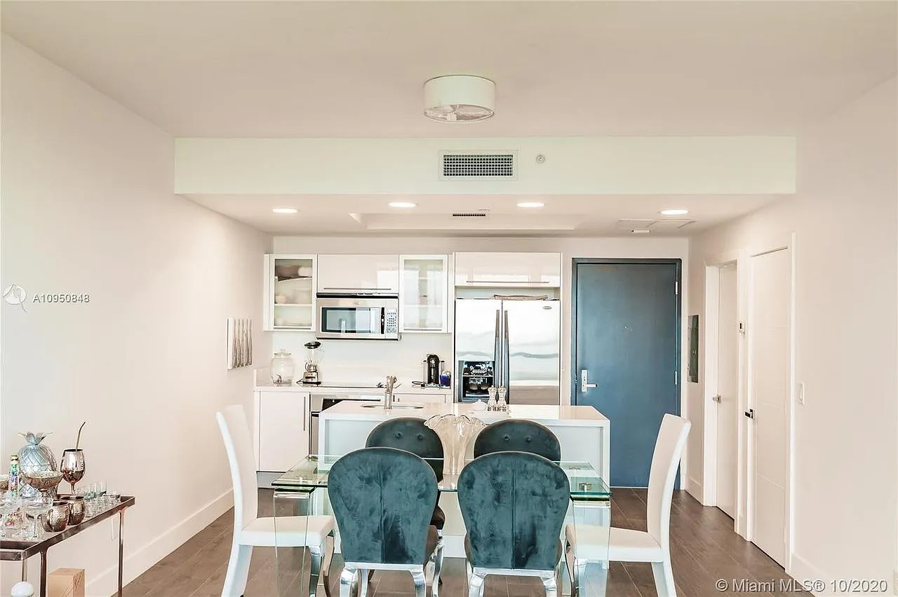 1 bed, 843 sqft, $2,500 — Photo 2