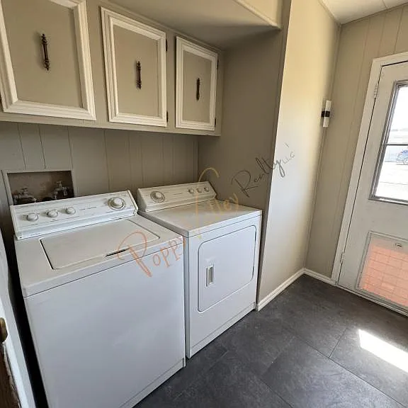 2380 Carver Ave — Photo 8