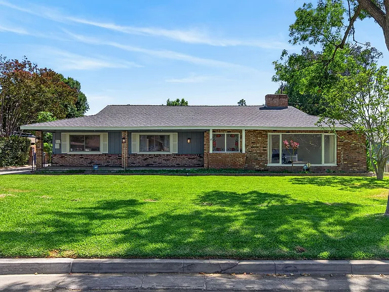 4260 Maplewood Pl — Photo 1