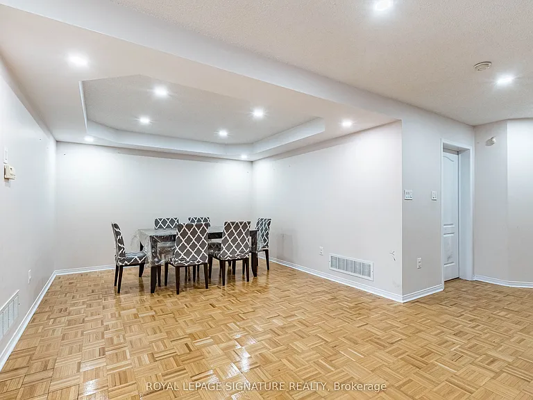 35 Whitehouse Cres — Photo 15