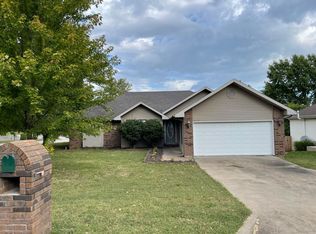 1563 W Pheasant Run St, Springfield, MO 65810