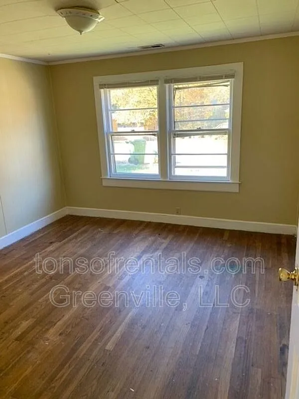 3 bed, 2.0 bath, 1200 sqft, $1,100 — Photo 3