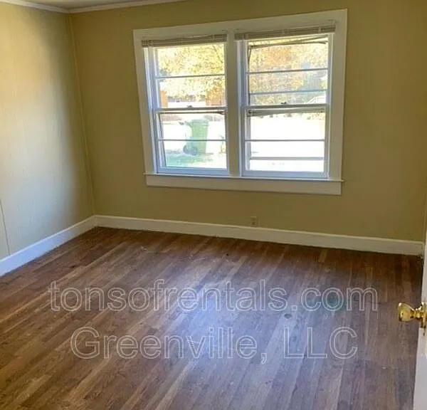 205 Curry St — Photo 3