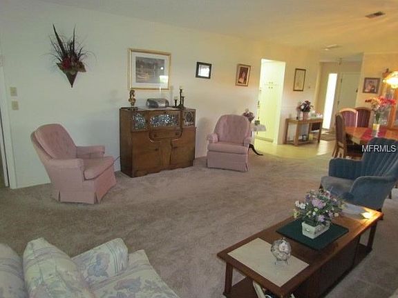 5th image of 34 Pebble Rock Dr
