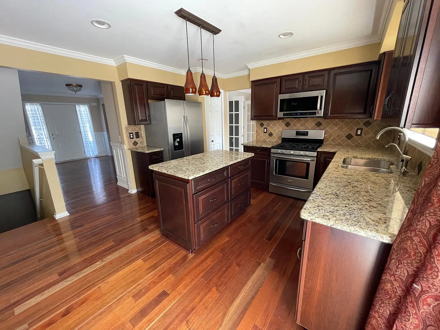 162 Easton Dr — Photo 3