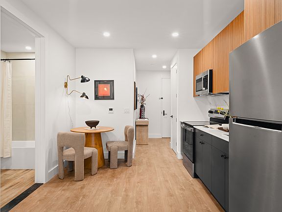 3rd image of 1832 Fulton St #2D
