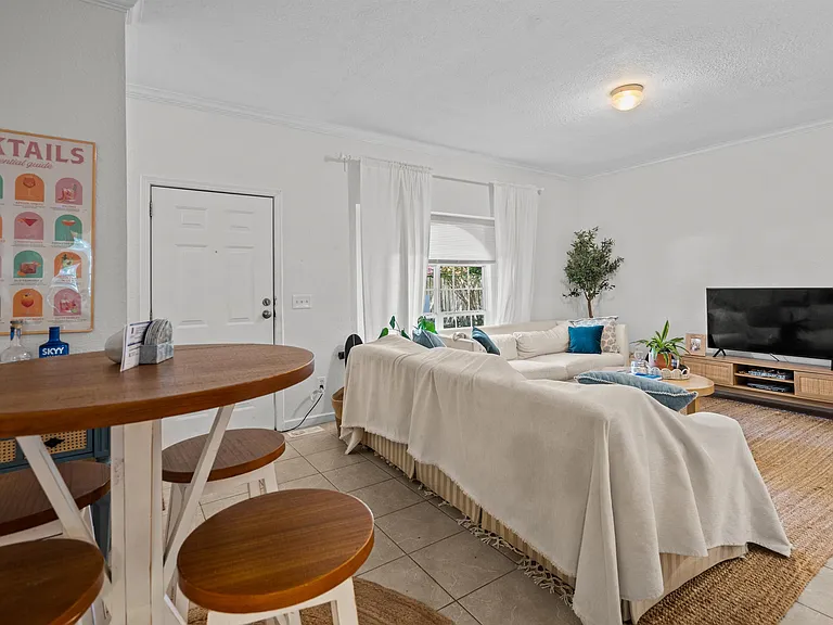 114 Cedar St #4 — Photo 4
