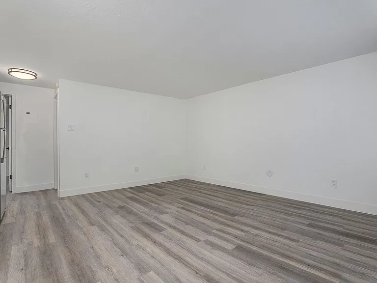 Adamson Apartments — Photo 20