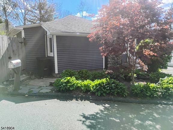 4th image of 32 Laurel Drive