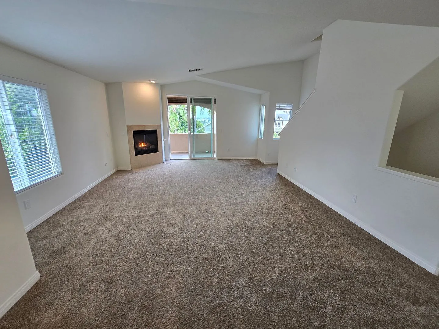 Luxury Hillcrest Tri-Level 3-Bedroom Home — Photo 2