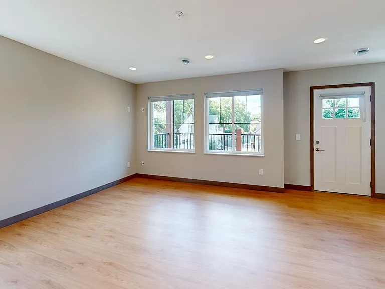 1215 8th St SE — Photo 10