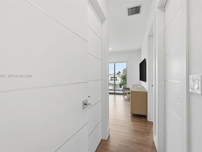 3300 NE 170th St — Photo 38