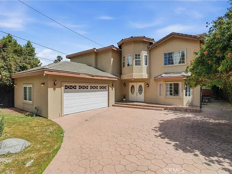 5224 Woodlake Ave — Photo 1