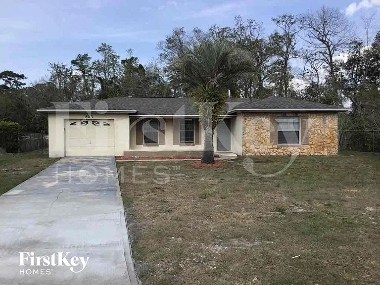 613 Brittany Ct — Photo 1