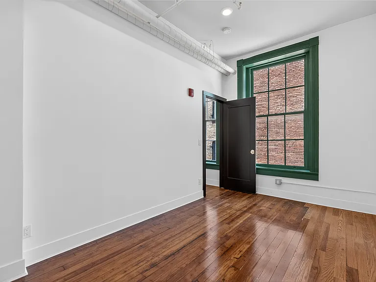 607 Main St #11 — Photo 9