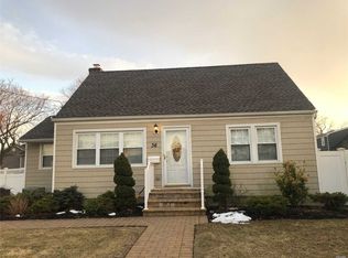 36 Elm Ave, Farmingdale, NY 11735