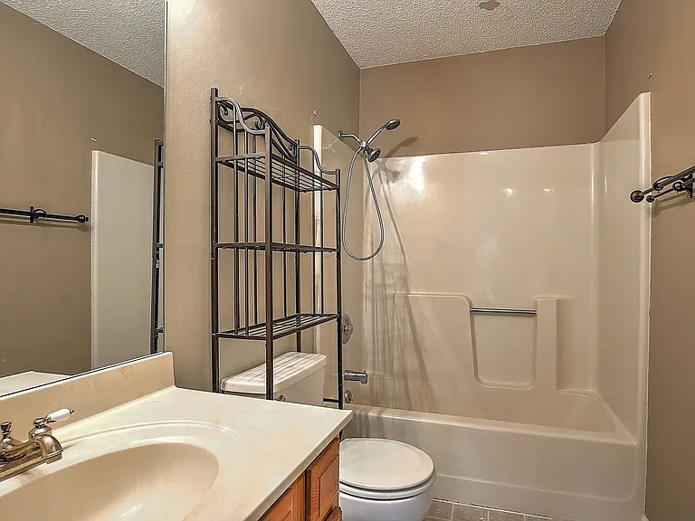 206 Windridge Colony — Photo 10