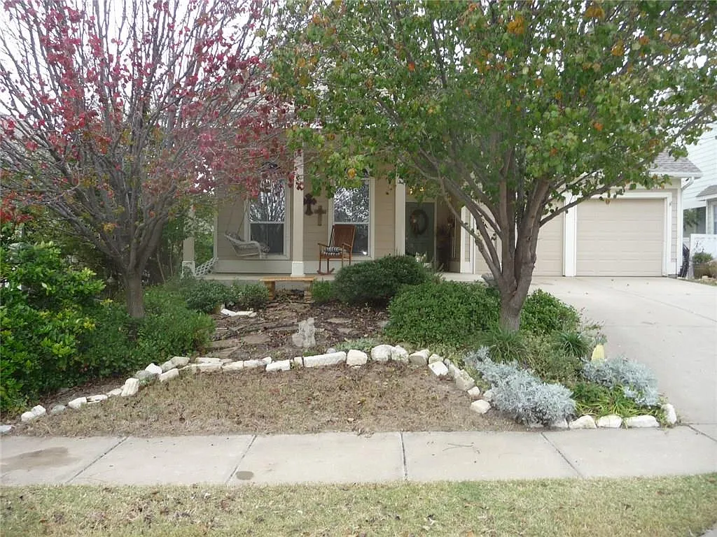 4 bed, 2061 sqft, $2,200 — Photo 3