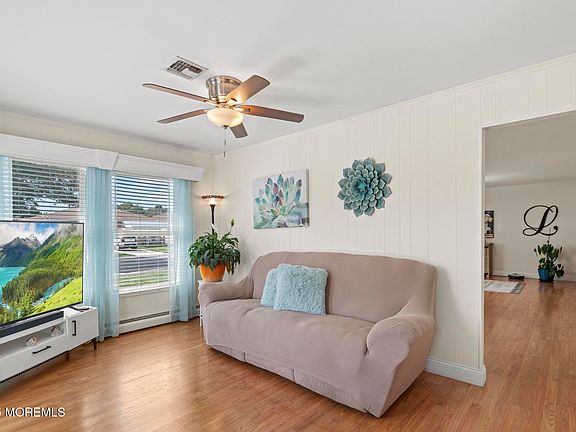 3rd image of 156 Guadeloupe Drive