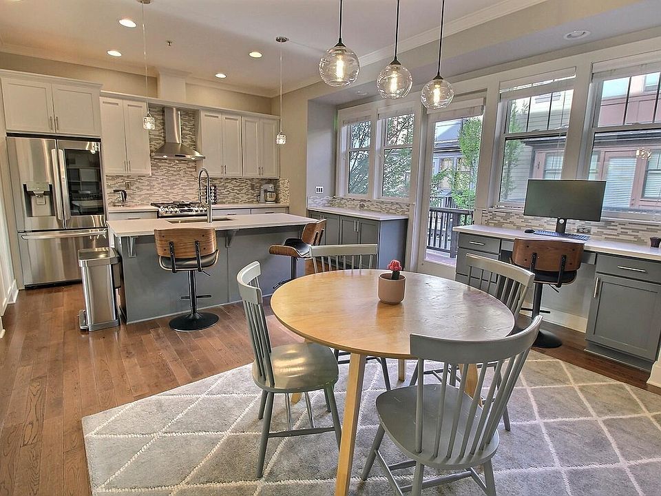 1st image of 1114 NE Park Dr