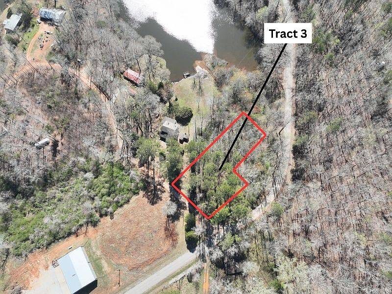 1st image of 3 Lakeside Ln